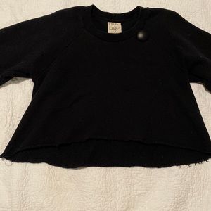 Crop organic and recyclable sweater with detachable button